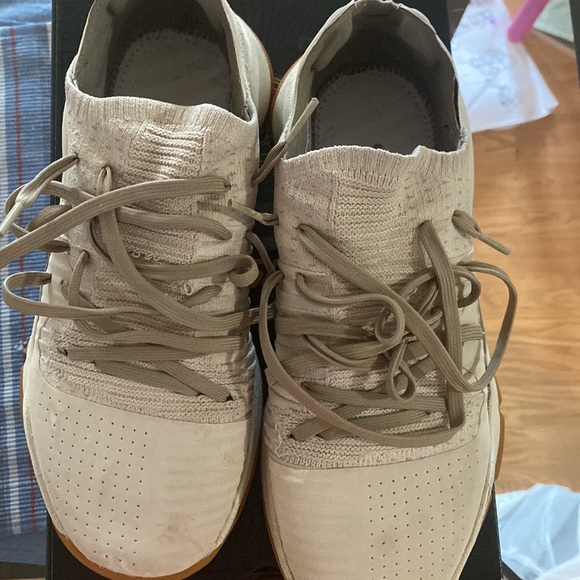 Basketball sneakers - Picture 3 of 4